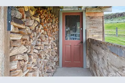 2024 E Hwy 26, Washtucna, WA 99371 - Photo 2