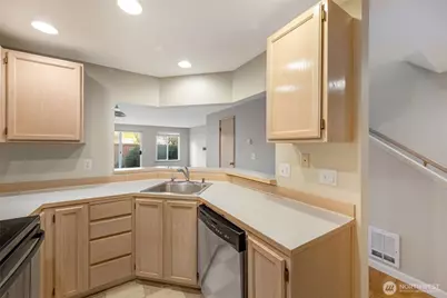 1051 Madison Avenue N, Bainbridge Island, WA 98110 - Photo 30