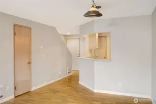 1051 Madison Ave N, Bainbridge Island, WA 98110 - Photo 8