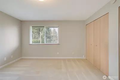 1051 Madison Avenue N, Bainbridge Island, WA 98110 - Photo 14