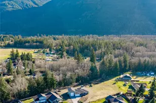 8127 Coyote Spgs Ln, Sedro Woolley, WA 98284 - Photo 2