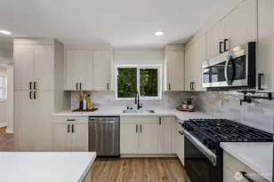 8226 Meridian Ave N, Seattle, WA 98103 - Photo 8