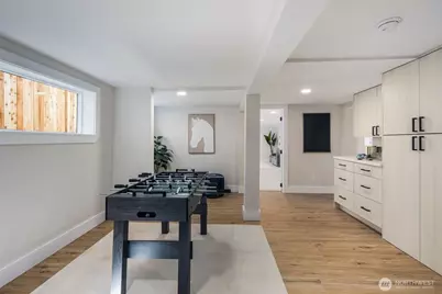 8226 Meridian Avenue N, Seattle, WA 98103 - Photo 22