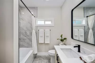 8226 Meridian Avenue N, Seattle, WA 98103 - Photo 18