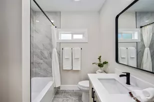 8226 Meridian Ave N, Seattle, WA 98103 - Photo 18