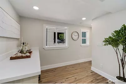 8226 Meridian Avenue N, Seattle, WA 98103 - Photo 12