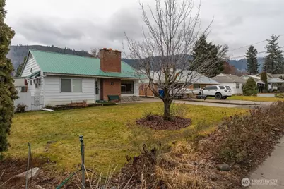 904 Pioneer Avenue, Cashmere, WA 98815 - Photo 2