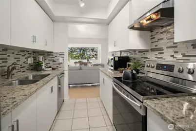 12517 NE 23rd Place #B4, Bellevue, WA 98005 - Photo 10