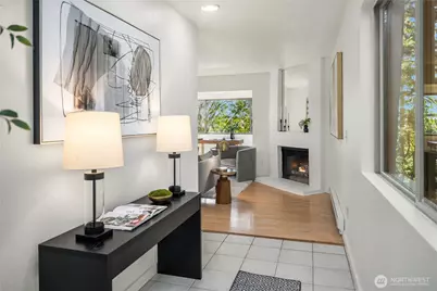 12517 NE 23rd Place #B4, Bellevue, WA 98005 - Photo 2