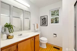 2557 Perkins Ln W, Seattle, WA 98199 - Photo 30