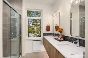 10815 11th Ave NE, Seattle, WA 98125 - Photo 16