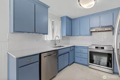 953 NW Illahee Drive, Oak Harbor, WA 98277 - Photo 12