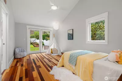 8803 NE Koura Road, Bainbridge Island, WA 98110 - Photo 24