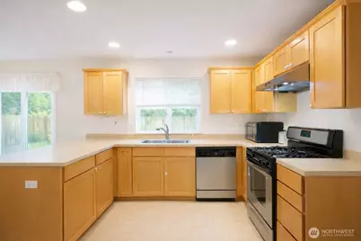 3403 159th Street SW #B, Lynnwood, WA 98087 - Photo 2