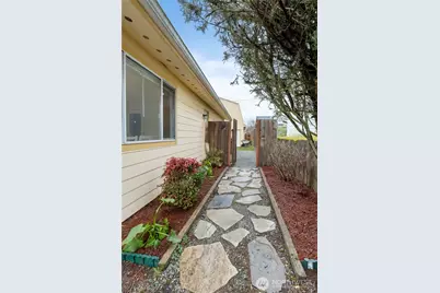 1717 E 59th Street, Tacoma, WA 98404 - Photo 2