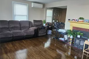 13727 37th Ave S, Tukwila, WA 98168 - Photo 2