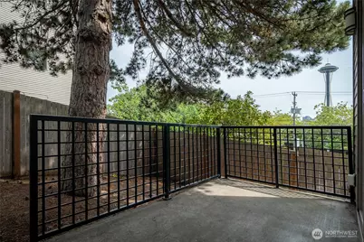 718 Nob Hill Avenue N #A, Seattle, WA 98109 - Photo 36