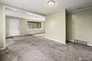 946 N 86th St, Seattle, WA 98103 - Photo 8