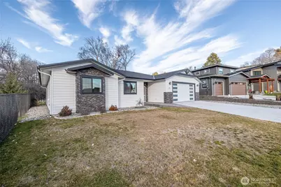 271 NW Chinook Way, East Wenatchee, WA 98802 - Photo 2