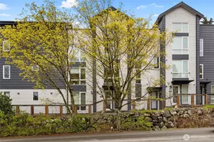 302 N 107th St, Seattle, WA 98133 - Photo 2