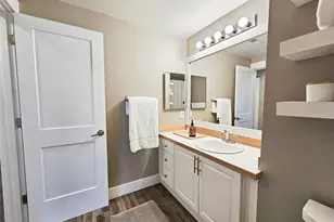 2272 Newport Way NW, Issaquah, WA 98027 - Photo 24