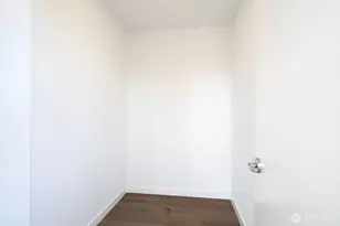 10232 NE 10th St, Bellevue, WA 98004 - Photo 22