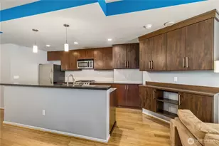 81 Clay St, Seattle, WA 98121 - Photo 16