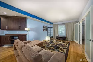 81 Clay St, Seattle, WA 98121 - Photo 8