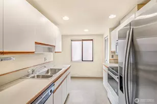 505 W Roy St, Seattle, WA 98119 - Photo 12