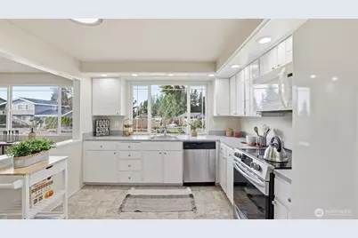 15667 SE Fairwood Boulevard, Renton, WA 98058 - Photo 12