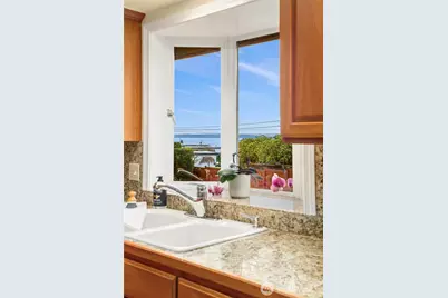 817 Puget Way, Edmonds, WA 98020 - Photo 16