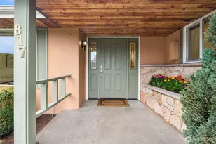 817 Puget Way, Edmonds, WA 98020 - Photo 2