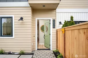 5028 35th Ave NE, Seattle, WA 98105 - Photo 2