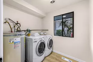 12943 SE 68th St, Bellevue, WA 98006 - Photo 20