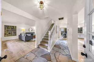 12943 SE 68th St, Bellevue, WA 98006 - Photo 4