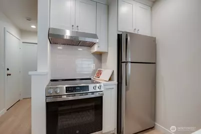 1312 6th Avenue N #9, Seattle, WA 98109 - Photo 4