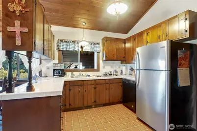 458 Klickitat Drive, La Conner, WA 98257 - Photo 10