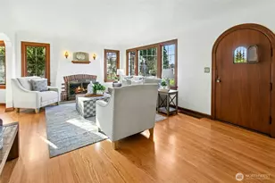 9710 8th Ave NE, Seattle, WA 98115 - Photo 4