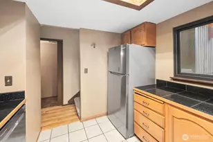 323 SW 112th St, Seattle, WA 98146 - Photo 8