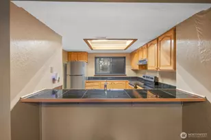 323 SW 112th St, Seattle, WA 98146 - Photo 6