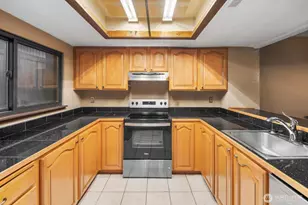 323 SW 112th St, Seattle, WA 98146 - Photo 10