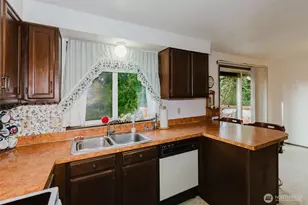 6844 NE Helena Ct, Bremerton, WA 98311 - Photo 10