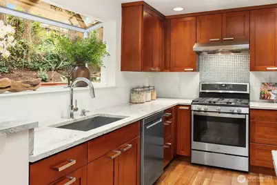 2705 107th Avenue SE, Beaux Arts, WA 98004 - Photo 14