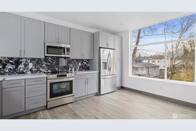 8612 42nd Avenue S #B, Seattle, WA 98118 - Photo 2