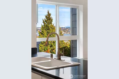 1504 Aurora Avenue N #201, Seattle, WA 98109 - Photo 16