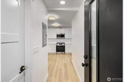 5945 Fauntleroy Way SW, Seattle, WA 98136 - Photo 4