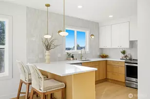 215 N 58th St, Seattle, WA 98103 - Photo 10