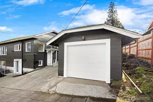 5019 5th Ave NE, Seattle, WA 98105 - Photo 2