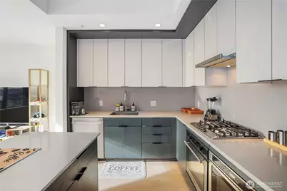 590 1st Avenue S #1005, Seattle, WA 98104 - Photo 8