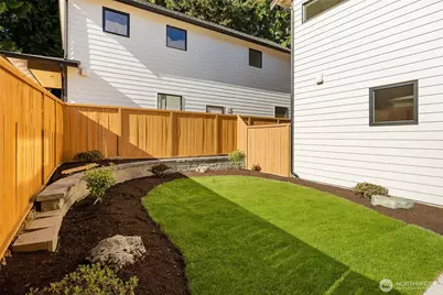 10604 NE 137th Place, Kirkland, WA 98034 - Photo 32